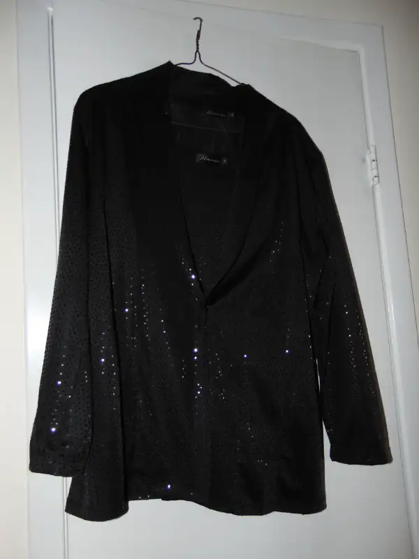 One Set of a Sparkling  Jacket and Sleeveless Top in Women's - Tops & Outerwear in Mississauga / Peel Region - Image 2