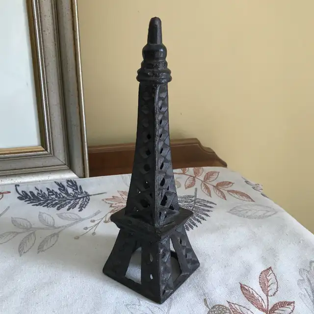 Cast Iron Eiffel Tower in Home Décor & Accents in Ottawa - Image 2