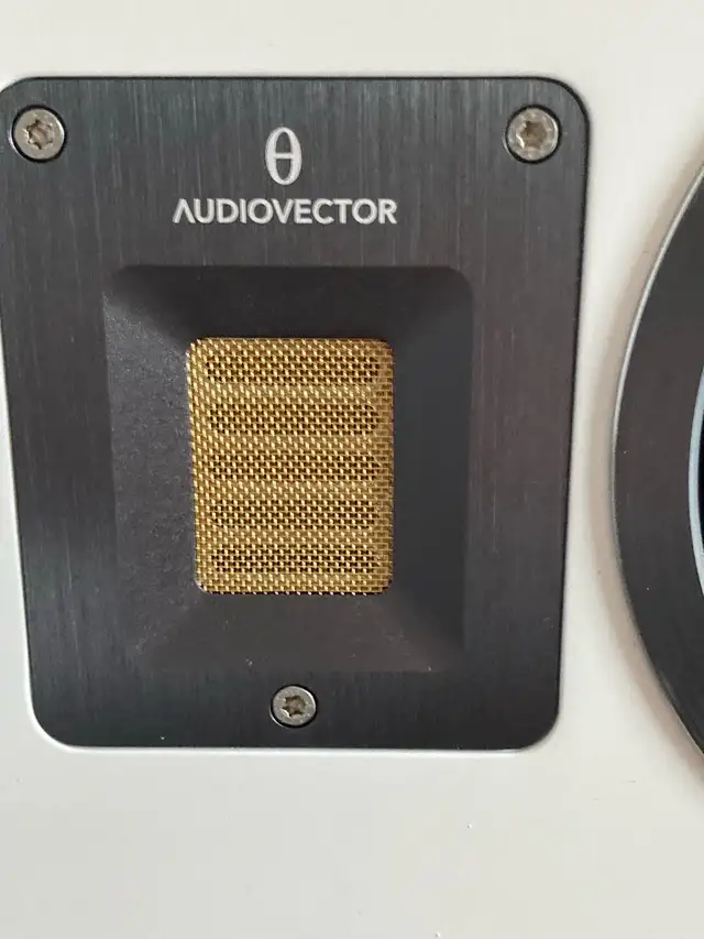 Audiovector QR-C Center Channel in Speakers in Calgary - Image 7
