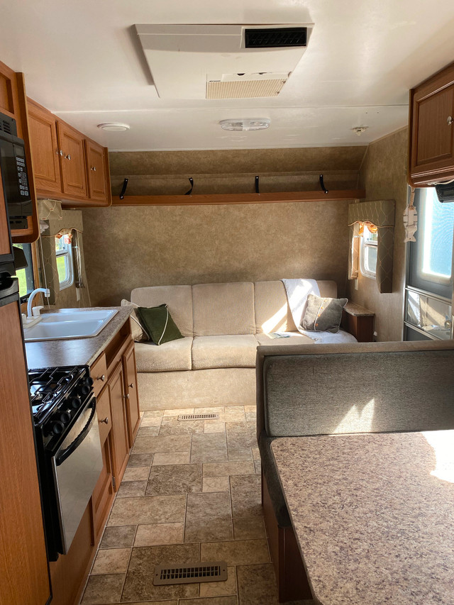 Travel trailer in Travel Trailers & Campers in Parksville / Qualicum Beach - Image 4