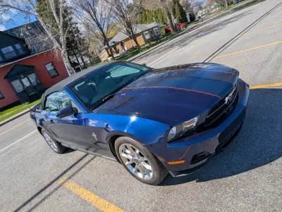 Mustang décapotable V6 options premium et pony pack 2010 full équipe intérieur cuir pâle pour le sol...