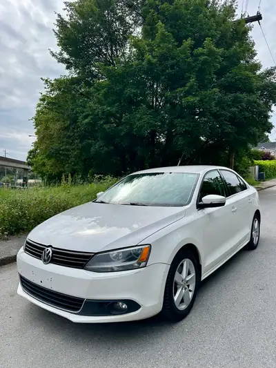 2013 Volkswagen Jetta TDI DEISEL Get 600-700km in city and 900-1000km in highway with full tank Auto...