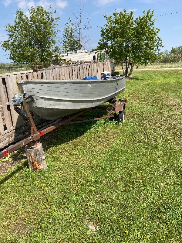 14 foot Aluminum boat with 9.9 Evinrude Powerboats & Motorboats