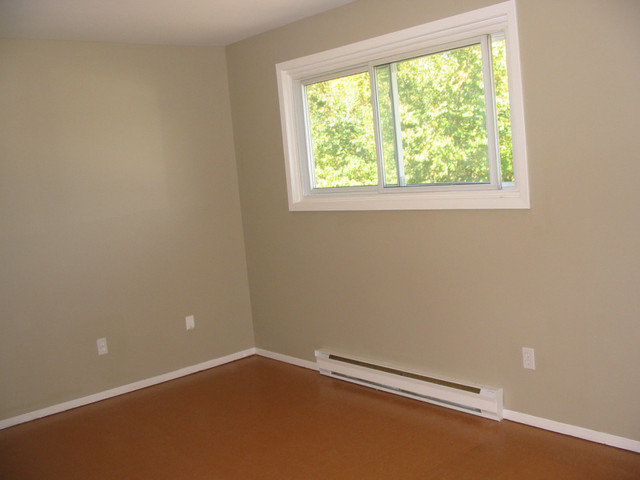 2 Bedroom - Large Master Bedroom -Trent River view from Balcony in Long Term Rentals in Trenton - Image 4