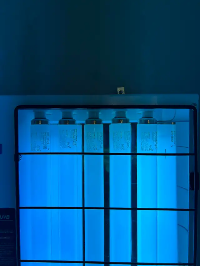 Solarc/SolRx 1000 Series Full Body UVB treatment in Health & Special Needs in Charlottetown - Image 5