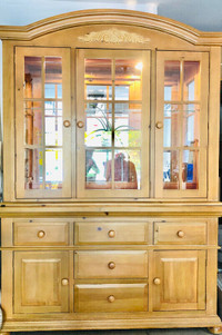 Broyhill Dining Room Hutch Display Cabinet