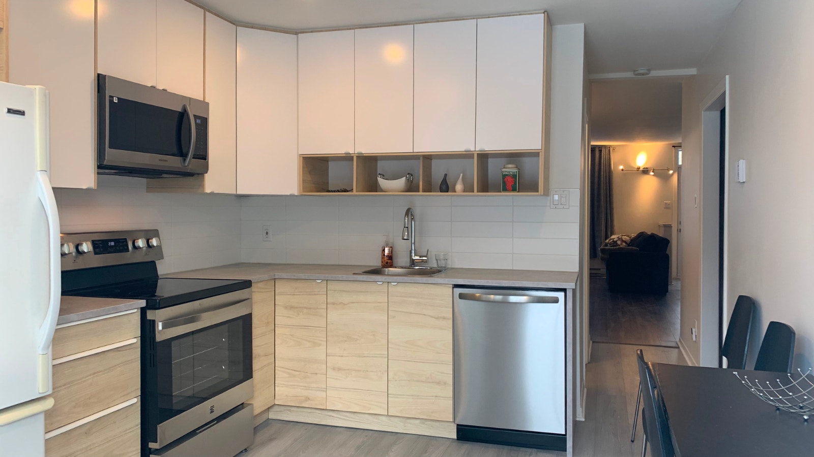 Verdun,Loft entièrement meublé(Air B&B),RDC,Parking,Jardin,Métro — photo 1