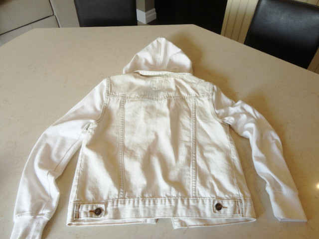 Forever 21 Ladies Teen Size S White Denim Jean Jacket with Hood in Women's - Tops & Outerwear in Kitchener / Waterloo - Image 2
