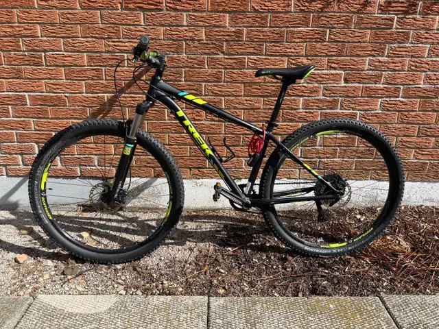Trek x-Caliber 9 in Mountain in Hamilton - Image 2