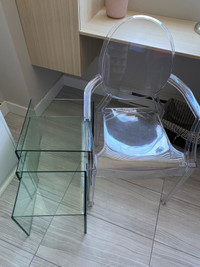 Table 3 format en vitre et chaise