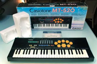 *LNIB* Vintage Casiotone MT-520 Synth w/ Drum Machine and Stand, View more