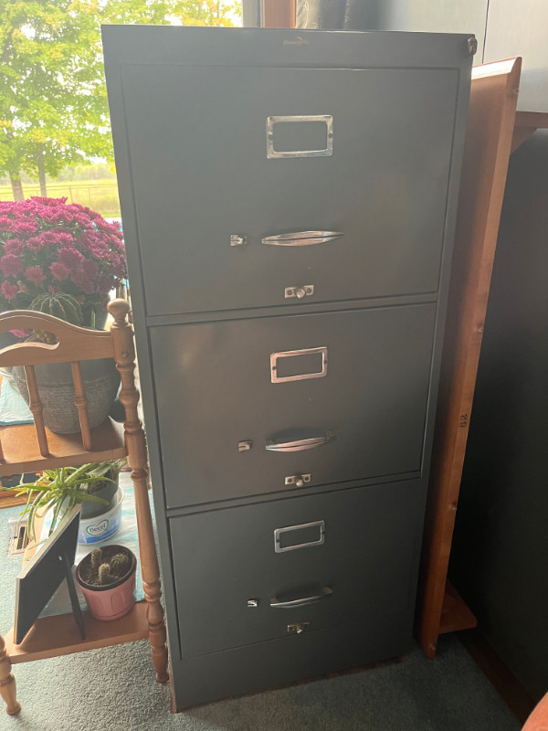 Metal filing cabinets in Other Business & Industrial in Oakville / Halton Region