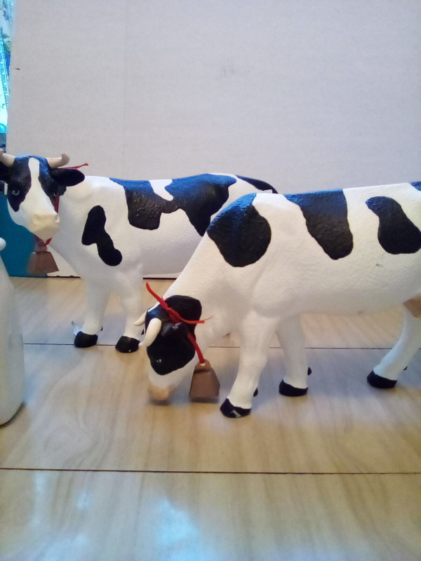 Pair Black and White Cows x2 in Home Décor & Accents in City of Halifax - Image 2
