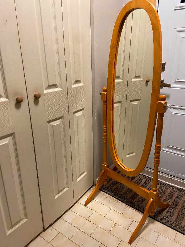 Miroir sur pied en bois/style antique/Wood Standing mirror dans Décoration intérieure et accessoires  à Ville de Montréal