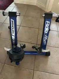 Minoura indoor bike trainer