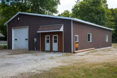 60x20 ft Workshop Space for Long Term Rent in Elmvale. Fully Insulated, Natural Gas Heated. Garage D...