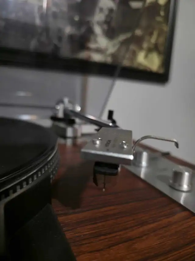 Hitachi PS-48 Turntable  in Stereo Systems & Home Theatre in Calgary - Image 5
