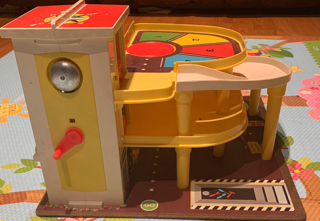 Fisher price - parking ramp service center(retro)  in Toys & Games in City of Toronto - Image 2