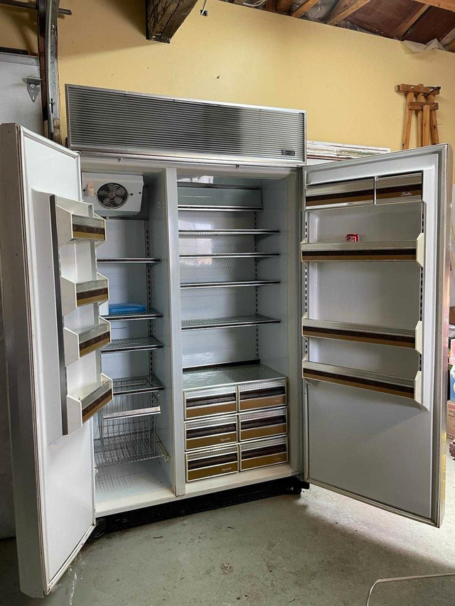 Subzero fridge  dans Réfrigérateurs  à Ouest de l’Île - Image 3