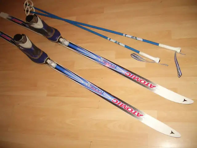 KIT ski de fond  ATOMIC  _ 185 cm + bottes 7-8 US + poles in Ski in City of Montréal - Image 3