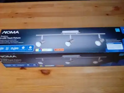 I have a new in the box Noma 3 LED track light fixture available and I am asking $55.00 or best offe...