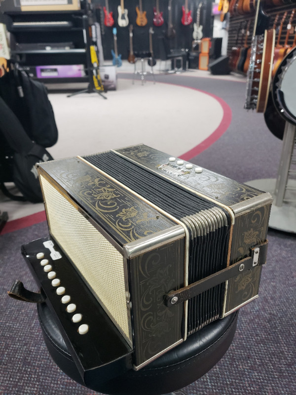 Hohner Vienna 1140 ST-CYR & Frere Inc. button accordion in Amps & Pedals in Cole Harbour - Image 3