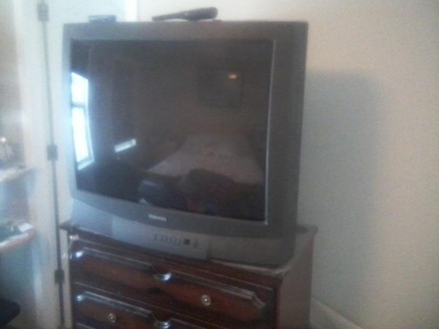 2001 Toshiba Television for sale. $ 100.00 OBO dans Téléviseurs  à Calgary - Image 3