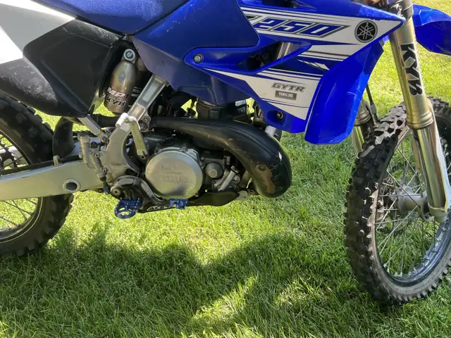2017 Yamaha YZ250 in Dirt Bikes & Motocross in London - Image 4