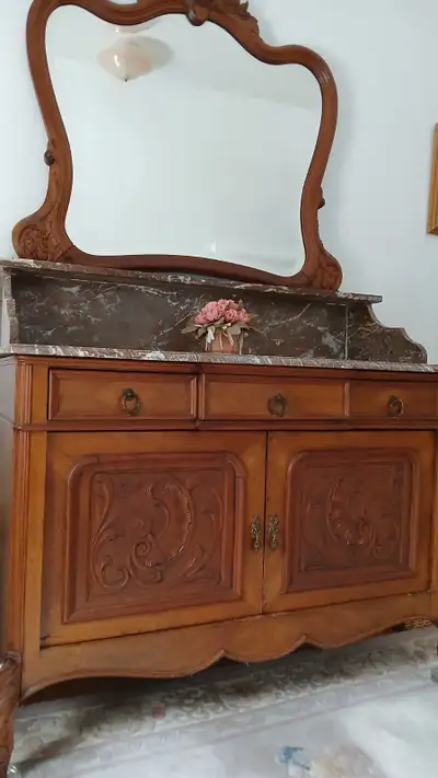 Meuble art nouveau avec miroir et dessus en marbre, View more