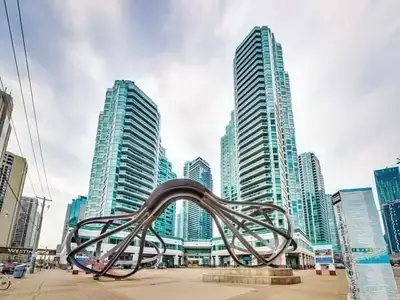 Harbourfront 1+1 bedroom 760 sq/ft - all utilities included