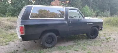 1983 Dodge Ramcharger 318 automatic two-wheel drive, is NOT currently running purchaser will have to...