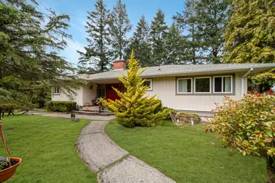 PRICE REDUCED! – Character Home on Nearly Half an Acre in Qualicum Beach! 431 Hall Rd, Qualicum Beac...