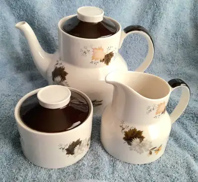 Royal Doulton WESTWOOD Pattern Tea Set, View more