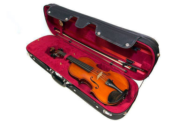 Barely used Carlton CVN200 Violin for sale in String in Saskatoon