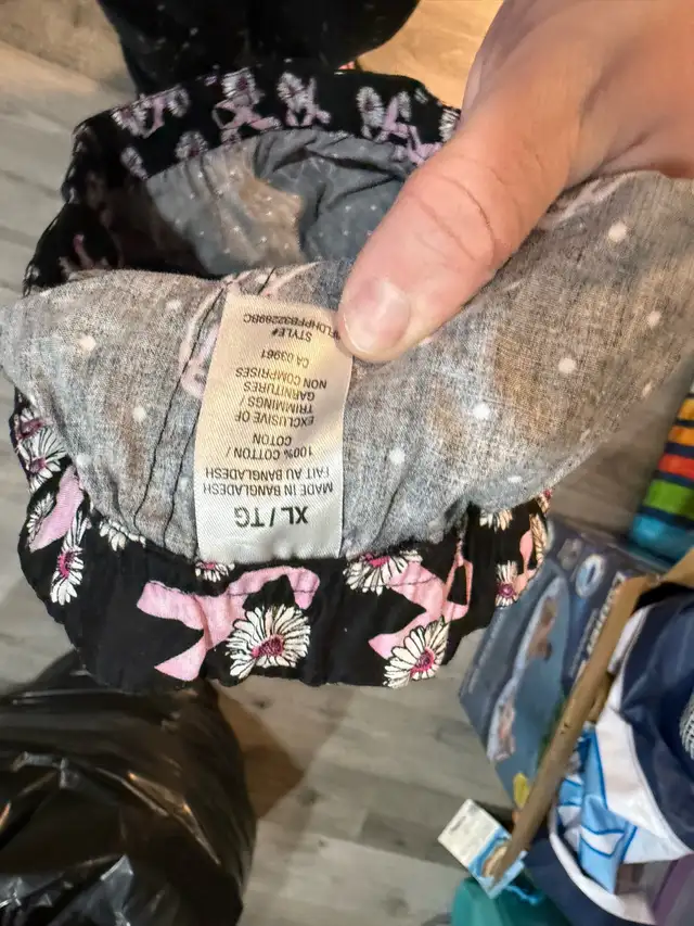 scrub pants xl in Women's - Bottoms in Calgary - Image 3