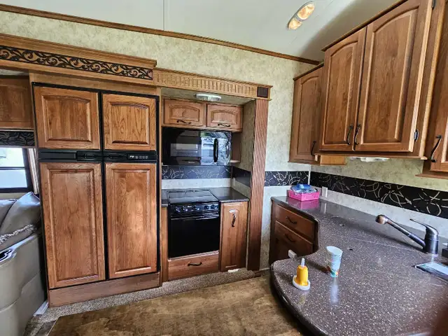 Lakeview RV Lot with 38' Montana 5th Wheel on Lac La Hache in Land for Sale in 100 Mile House - Image 7