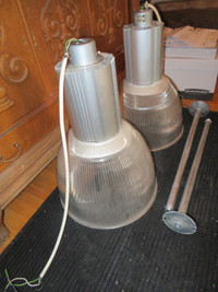 Lampes suspendues commerciale/industrielle (cap 150 Watts)