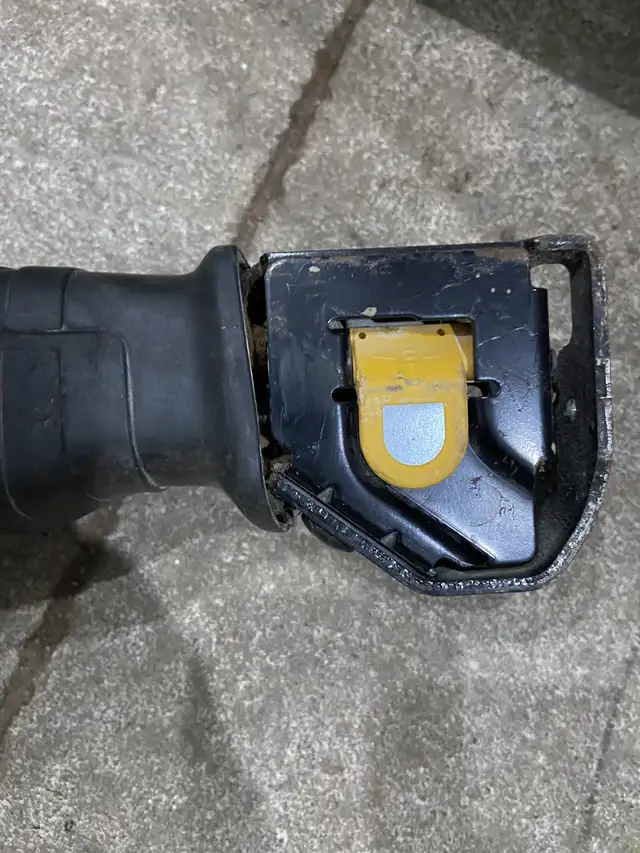 Dewalt plug in VS Reciprocating Saw - Sawzall in Power Tools in City of Toronto - Image 4
