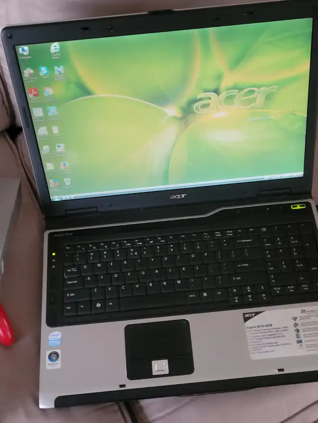 Old electronics, Working Laptop, Camera and Portable DVD Player in General Electronics in Nanaimo - Image 10