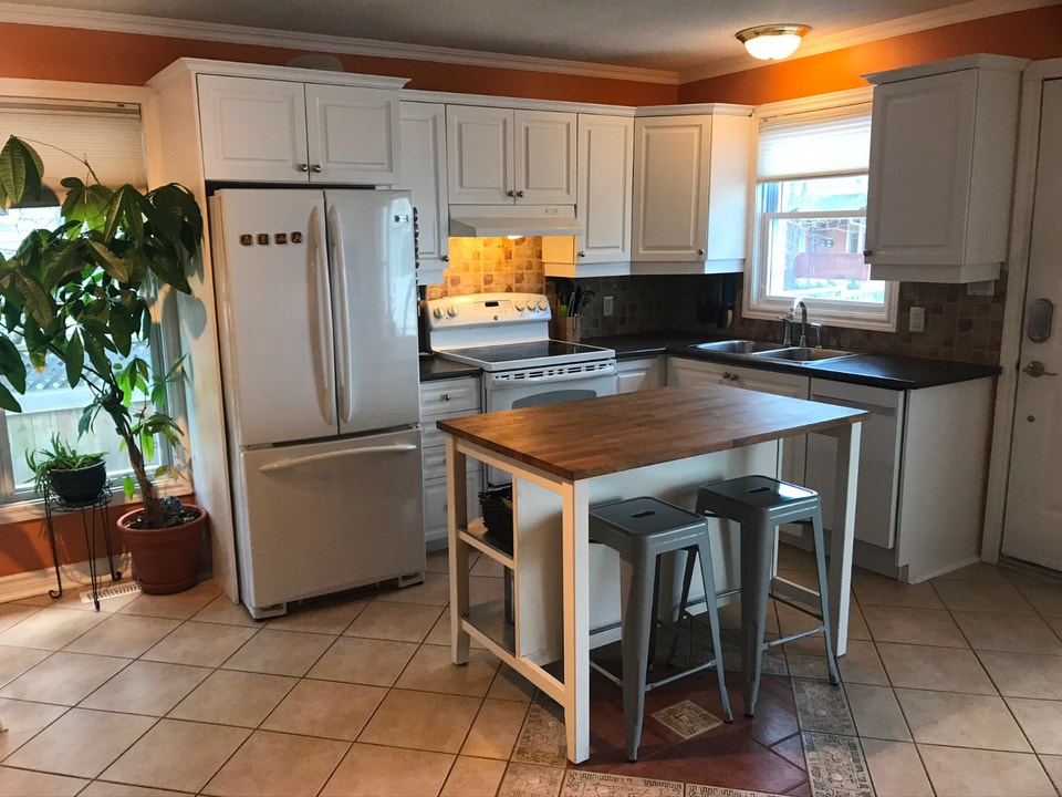 Bright and Fresh 2 Bedroom Apt / House 4