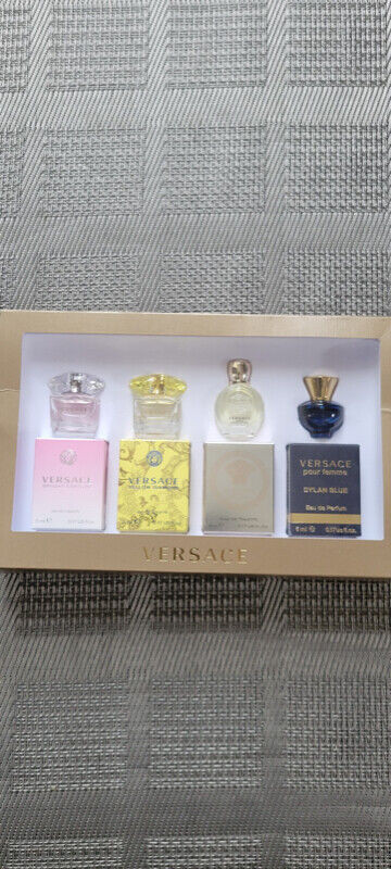 Set Eau de parfums  VERSACE 5 ML chaque bouteille dans Bibliothèques et étagères  à Laval/Rive Nord