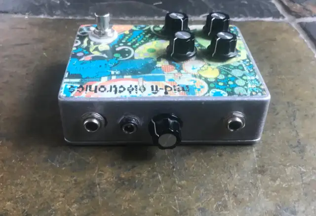 Mid-Fi Electronics Pedal in Amps & Pedals in Calgary - Image 3