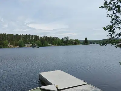 Chalet au bord de l'eau disponible maintenant
