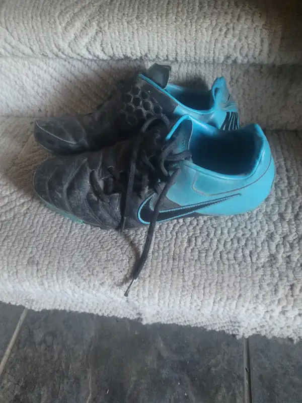 Nike mens runners sneaker shoes. I deliver! in Men's Shoes in St. Albert - Image 2