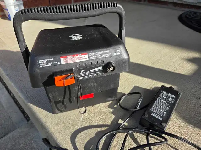 Cordless lawn mower ... needs a battery in Lawnmowers & Leaf Blowers in Kitchener / Waterloo - Image 7