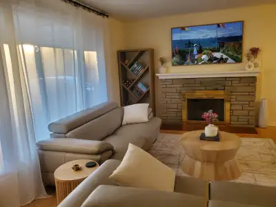 We have one private unfurnished bedroom available in a detached 3-bedroom house in Nepean, shared wi...