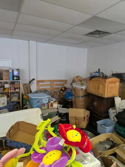 looking for a picker to sort thru Dad's storage unit, View more