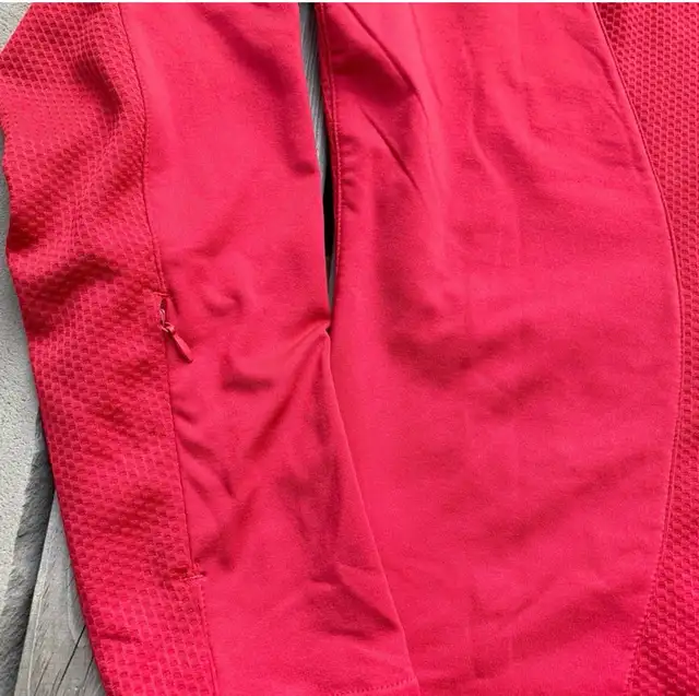 Ladies Levelwear Raptors Red Polyester Jacket Size Medium in Women's - Tops & Outerwear in Barrie - Image 7