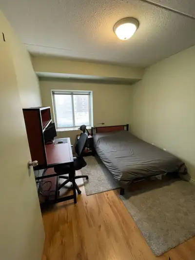 188 King St North, Waterloo, ON N2J 2Y5 4 month sublet available from May 1st - August 27th We have...