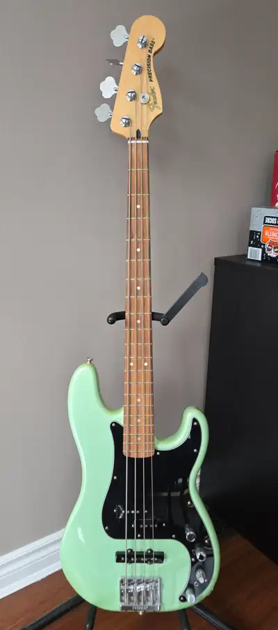 Fender Deluxe Active Precision Bass Special - Surf Pearl, View more